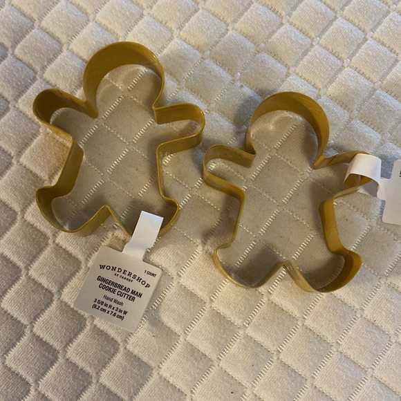 4 Christmas kitchen towels, 3 spatulas and 2 cookie cutters. - Picture 4 of 5